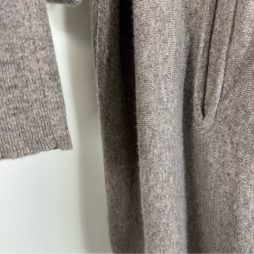 Garnet Hill Cashmere Wool Blend Oversized Turtleneck Sweater Light Mocha L - Picture 7 of 14